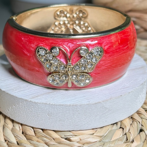 Delightful Crystal Butterfly Pink Enameled Wide Metal Clamper Bangle Bracelet. - Picture 3 of 14